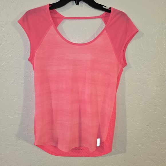 Under Armour Pink Breast Cancer Shirt Athletic SMALL Short Sleeve Heat Gear - Picture 1 of 5